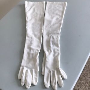 Vintage over elbow long white gloves-wrist button in like new condition